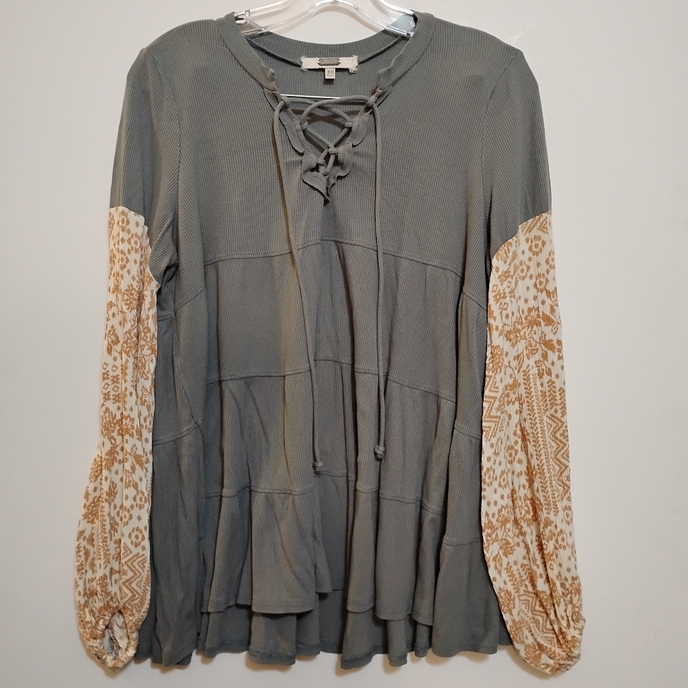 Gimmicks Women's Gray and Tan Top Bohemian Flare Textured Fabric XS